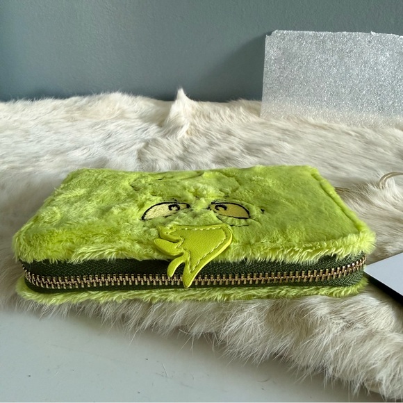 Loungefly Dr. Seuss' How The Grinch Stole Christmas Plush Glow Zip Around Wallet - Picture 8 of 9